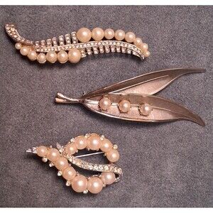 fin Vintage Brushed Silver Pearl Brooch Bundle - 3